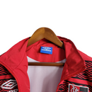 Jaqueta Corta-Vento Flamengo 22/23 Masculina Umbro - Vermelho com detalhes em preto