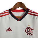 Kit Infatil Flamengo II 22/23 Adidas - Branco com detalhes em vermelho