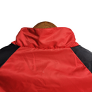 Jaqueta Corta-Vento Flamengo 23/24 Masculina Adidas - Vermelha com simbolo centralizado ao meio na cor preta