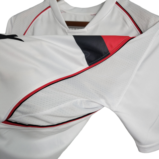 Camisa Flamengo II Retrô 2001 Torcedor Masculina - Branca com detalhes em vermelho e preto