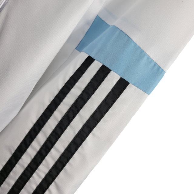 Jaqueta Corta-Vento Flamengo 23/24 Masculina Adidas - Branca com detalhes em preto e azul