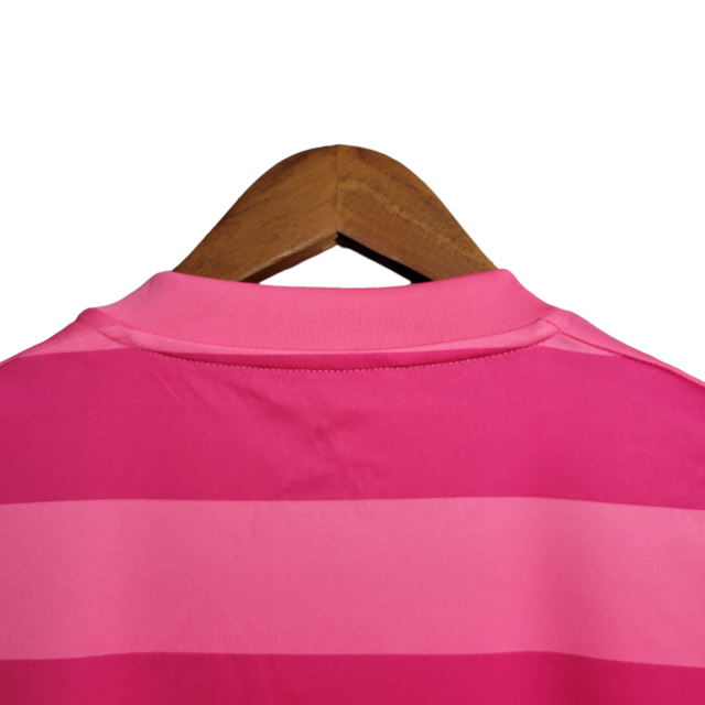 Camisa Flamengo Retrô Outubro Rosa 2022 Torcedor Masculina - Rosa em 2 tons e o simbolo em branco