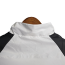 Jaqueta Corta-Vento Flamengo 23/24 Masculina Adidas - Branco com manga preta e com detalhes em vermelho e amarelo