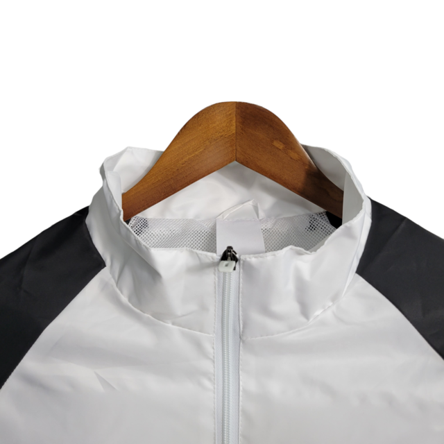 Jaqueta Corta-Vento Flamengo 23/24 Masculina Adidas - Branco com manga preta e com detalhes em vermelho e amarelo