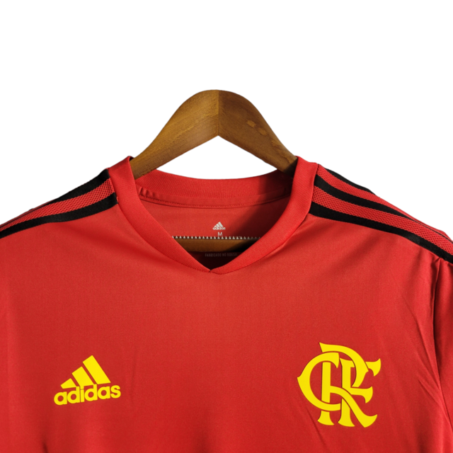 Camisa Flamengo Treino 22/23 Torcedor Adidas - Vermelha com detalhes em preto e amarelo