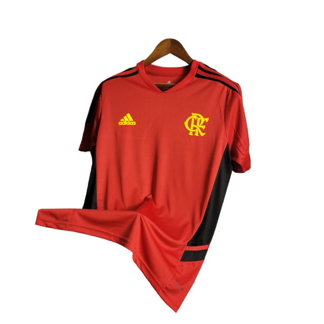 Camisa Flamengo Treino 22/23 Torcedor Adidas - Vermelha com detalhes em preto e amarelo
