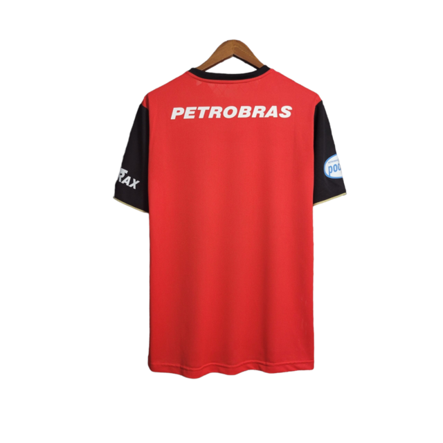 Camisa Flamengo I Retrô 07/08 Torcedor Masculina - Vermelha e preta com detalhes em dourado no escudo