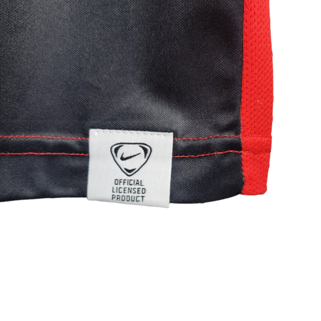 Camisa Flamengo I Retrô 07/08 Torcedor Masculina - Vermelha e preta com detalhes em dourado no escudo