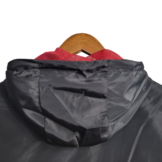 Jaqueta Corta-Vento Flamengo 23/24 Masculina Adidas - Vermelha e preto com detalhes em branco