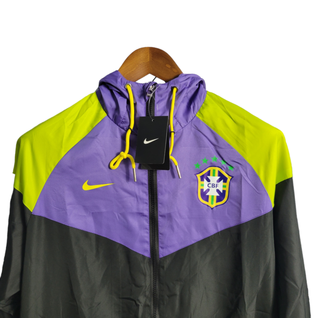 Jaqueta Corta-Vento Brasil 23/24 Masculino Nike - Roxo com detalhes em amarelo