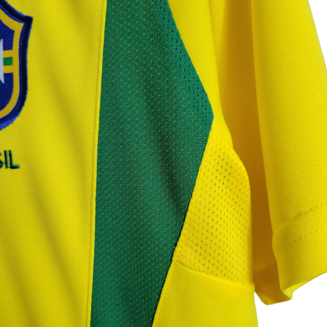 Camisa Seleção Brasileira Retrô I 2002 Nike Torcedor Masculina -Amarela com detalhes em verde