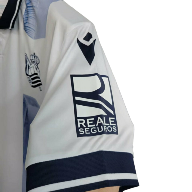 Camisa Real Sociedad III 23/24 - Torcedor Macron Masculina - Branca com detalhes em azul
