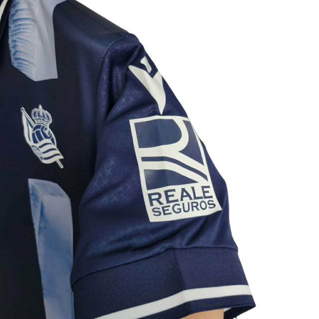 Camisa Real Sociedad II 23/24 - Torcedor Macron Masculina - Azul com faixa em branco na lateral