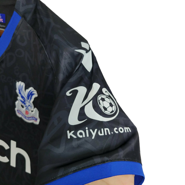 Camisa Crystal Palace III 23/24 - Torcedor Macron Masculina - Preta com detalhes em vermelho e azul