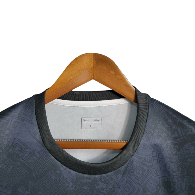 Camisa Seleção da Argentina Edição Goat 23/24 - Torcedor Masculina - Preta com detalhes em amarelo e azul