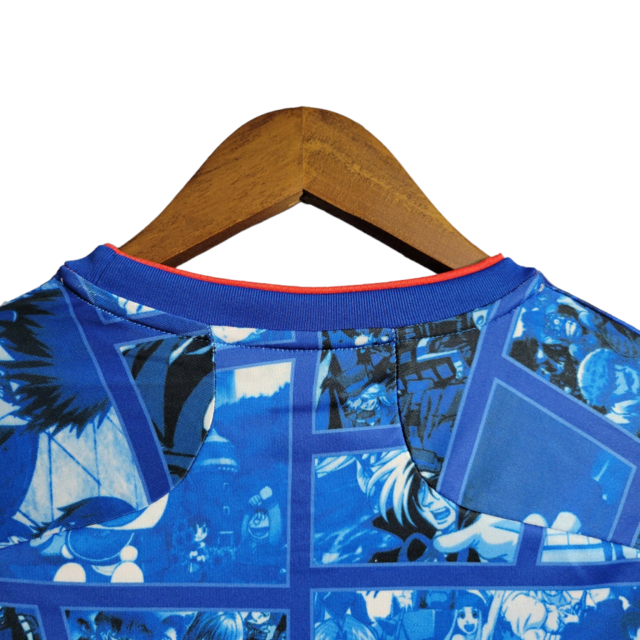 Camisa Japão Edição especial comemorativa 22/23 - Torcedor Adidas Masculina - Azul com detalhes de desenhos em quadrinhos