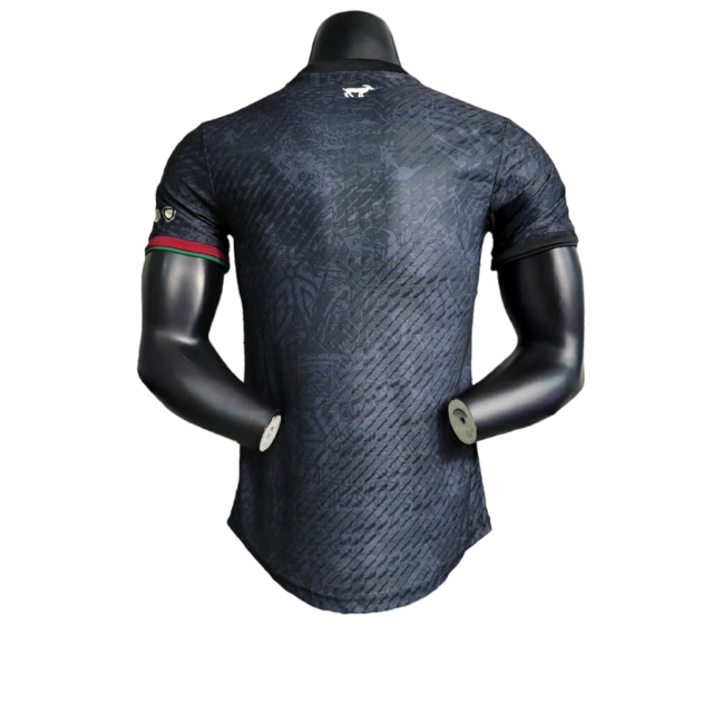 Camisa Seleção de Portugal Edição Goat 23/24 - Jogador Masculina - Preta com detalhes em vermelho e dourado