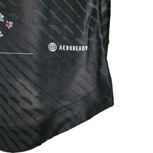 Camisa Japão Edição Especial 23/24 - Jogador Adidas Masculina - Preta com detalhes em branco e rosa
