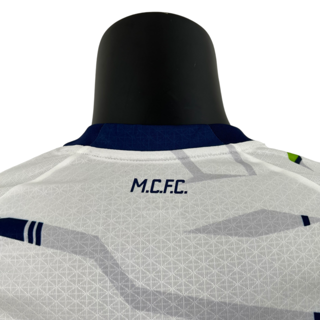 Camisa Manchester City Edição Especial 23/24 - Jogador Puma Masculina - Branca com detalhes em azul e verde