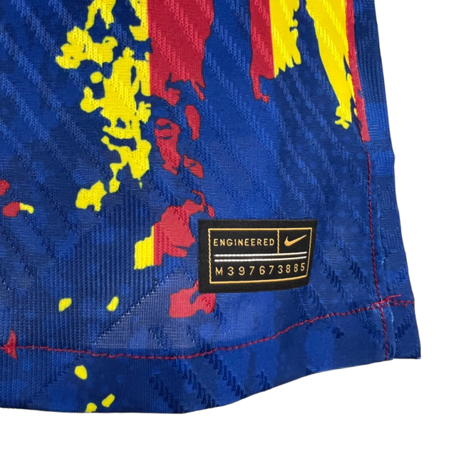 Camisa Barcelona Edição Especial 23/24 - Jogador Nike Masculina - Azul escuro com detalhes em vermelho e amarelo