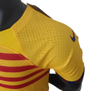 Camisa Barcelona II 22/23- Jogador Nike Masculina - Amarela com detalhes em vermelho