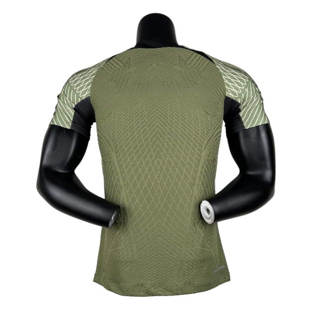 Camisa Barcelona Treino 23/24 - Jogador Nike Masculina - Verde com detalhes em branco