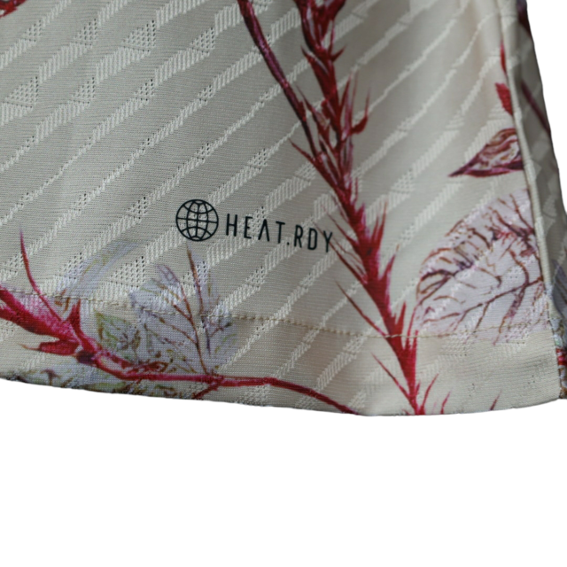 Camisa Seleção do Japão Edição Especial Sakura 23/24 - Jogador Adidas Masculina - Bege com detalhes em vermelho e preto