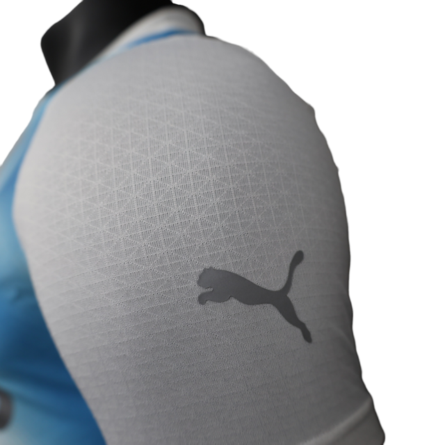 Camisa Olympique Marseille Edição Especial 23/24 - Jogador Puma Masculina - Branca com detalhes em azul