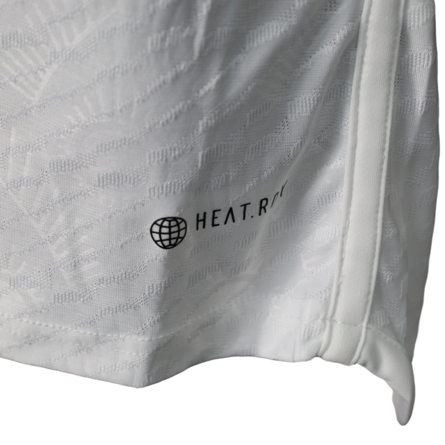 Camisa Leeds I 23/24 - Jogador Adidas Masculina - Branca com detalhes em azul e amarelo