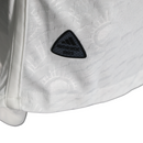 Camisa Leeds I 23/24 - Jogador Adidas Masculina - Branca com detalhes em azul e amarelo