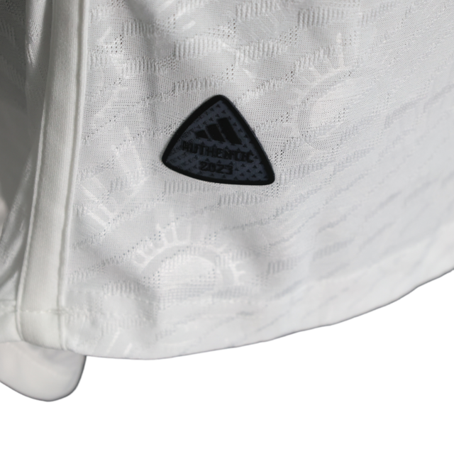 Camisa Leeds I 23/24 - Jogador Adidas Masculina - Branca com detalhes em azul e amarelo