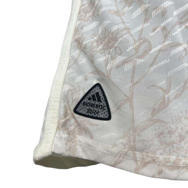 Camisa Bayern de Munique III 23/24 - Jogador Adidas Masculina - Branca com detalhes em vermelho e preto