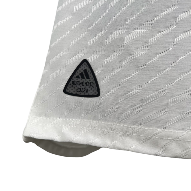 Camisa Manchester United III 23/24 - Jogador Adidas Masculina - Branca com detalhes em vermelho e preto