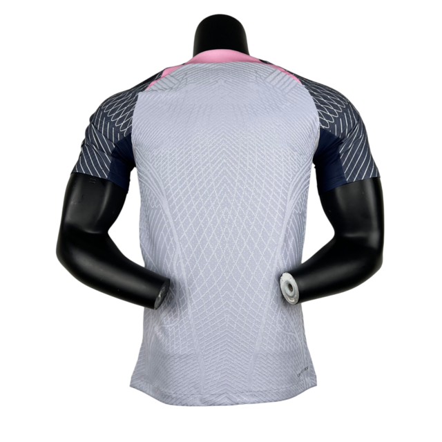 Camisa Tottenham Treino 23/24 - Jogador Nike Masculina - Cinza com detalhes em rosa e amarelo