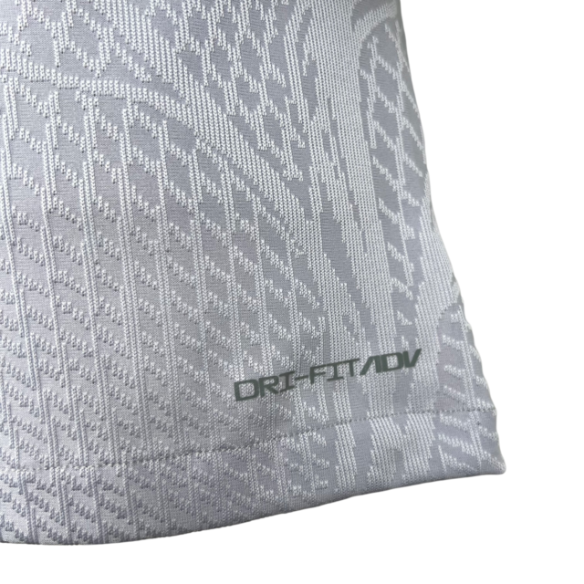 Camisa Tottenham Treino 23/24 - Jogador Nike Masculina - Cinza com detalhes em rosa e amarelo