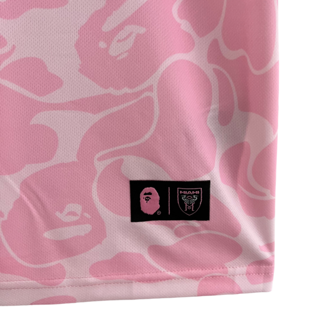 Camisa Inter Miami Edição Especial 23/24 -  Bape Feminina - Rosa com detalhes em branco