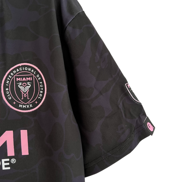 Camisa Inter Miami Edição Especial 23/24 - Torcedor Bape Masculina - Preta com detalhes em rosa
