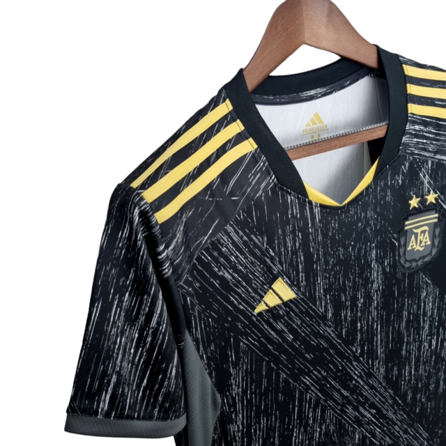 Camisa Seleção da Argentina Edição Especial 22/23 - Torcedor Adidas Masculina - Preta com detalhes em branco e dourado