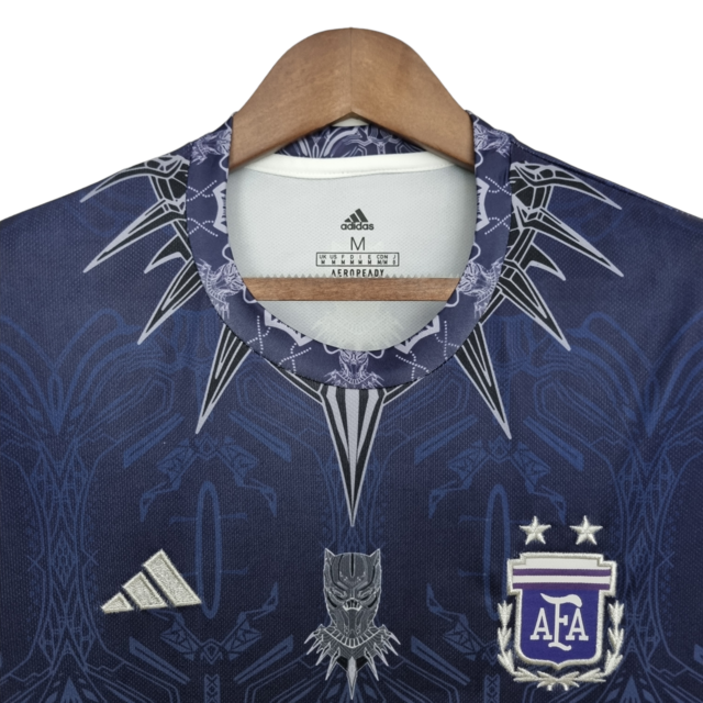 Camisa Seleção da Argentina Edição Especial 22/23 - Torcedor Adidas Masculina - Roxa com detalhes em cinza