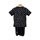 Kit Infantil Paris Saint-Germain III 23/24 Jordan - Preto com detalhes em cinza e branco