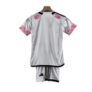 Kit Infantil Juventus II 23/24 - Adidas - Branco com detalhes em preto e rosa