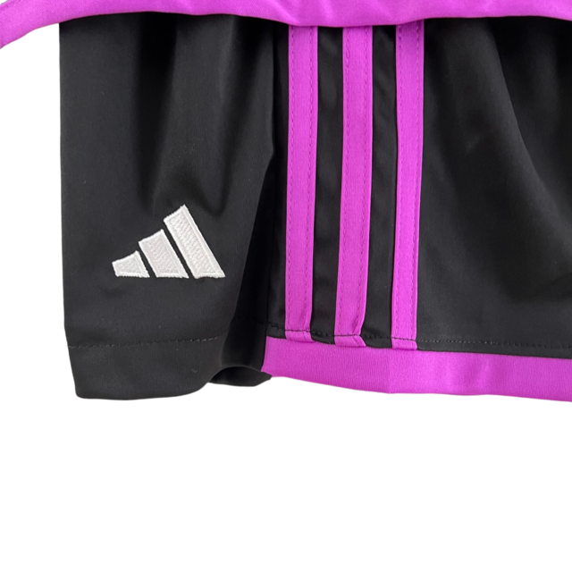 Kit Infantil Bayern de Munique II 23/24 Adidas - Preto com detalhes em roxo e verde