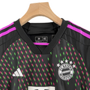 Kit Infantil Bayern de Munique II 23/24 Adidas - Preto com detalhes em roxo e verde