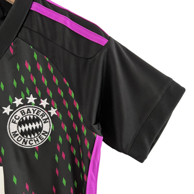 Kit Infantil Bayern de Munique II 23/24 Adidas - Preto com detalhes em roxo e verde