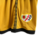 Kit Infantil Rayo Vallecano III 23/24 Umbro - Dourado com detalhes em preto e branco