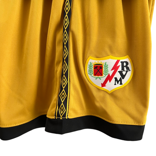 Kit Infantil Rayo Vallecano III 23/24 Umbro - Dourado com detalhes em preto e branco