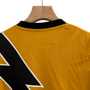 Kit Infantil Rayo Vallecano III 23/24 Umbro - Dourado com detalhes em preto e branco