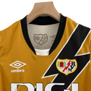 Kit Infantil Rayo Vallecano III 23/24 Umbro - Dourado com detalhes em preto e branco