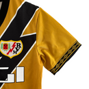 Kit Infantil Rayo Vallecano III 23/24 Umbro - Dourado com detalhes em preto e branco