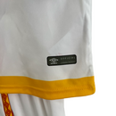Kit Infantil Rayo Vallecano I 23/24 Umbro - Branco com detalhes em amarelo e vermelho